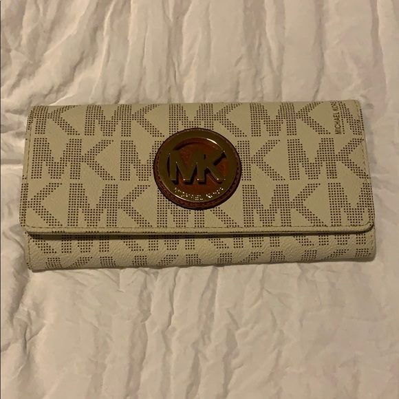 Michael Kors Handbags - MK wallet